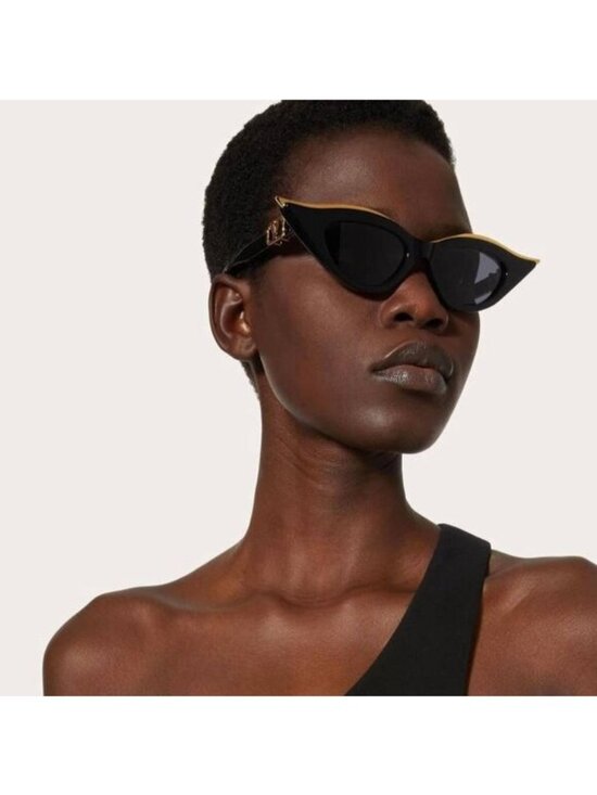 Valentino V-GOLDCUT-II VLS-114A Cat Eye Sunglasses - Black\\Grey main image 4